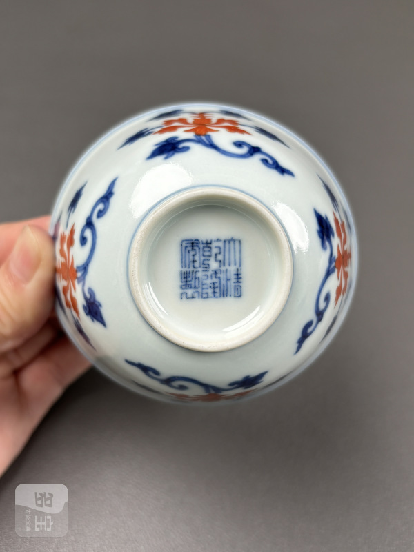 清乾隆 青花矾红宝相花纹杯一对 - 图7